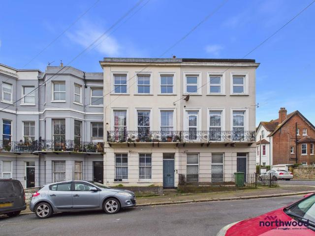 Flat for rent in Bohemia, Guestling Green
