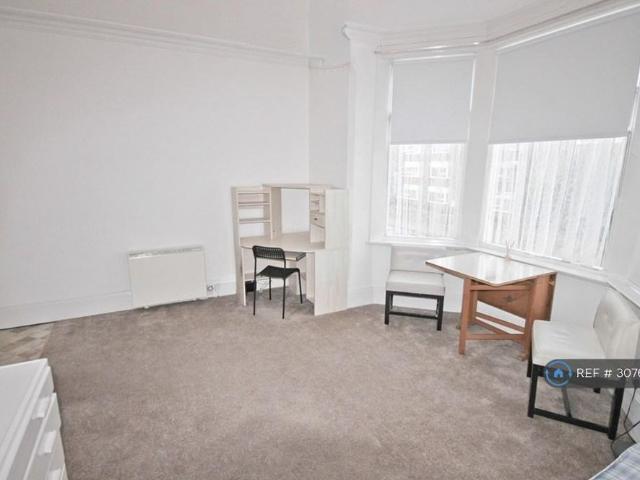 Studio for rent in Beeston, Broxtowe