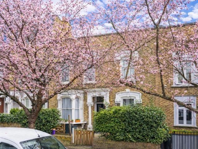Flat for rent in Highbury, Greater London