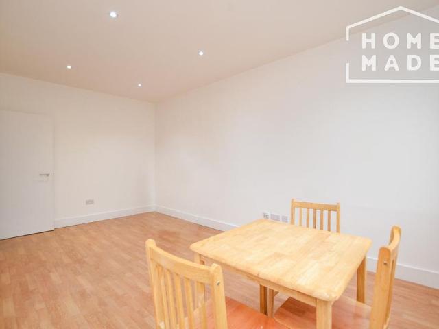 Studio for rent in Elstree and Borehamwood, Borehamwood