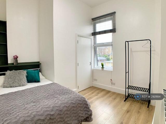 Flat for rent in Stroud Green, Isle Of Man