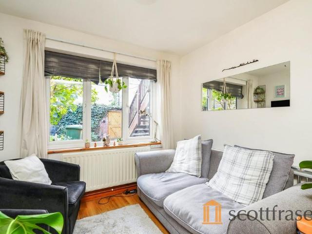 Studio for rent in The Slade, Oxfordshire