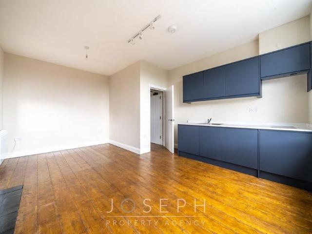 Studio for rent in The Dales, Key Street