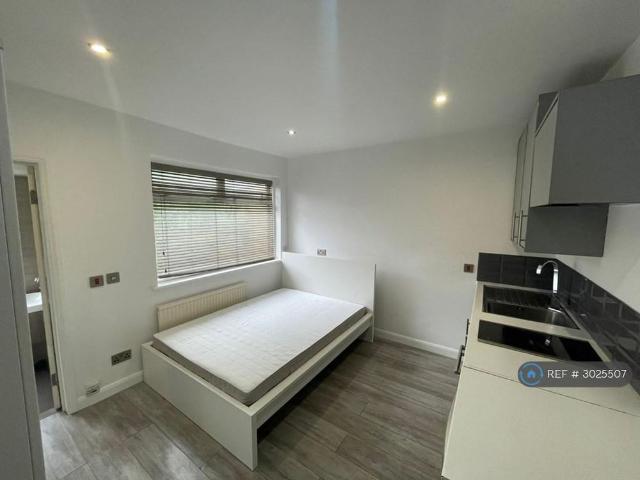 Studio for rent in London Borough of Ealing, Greater London