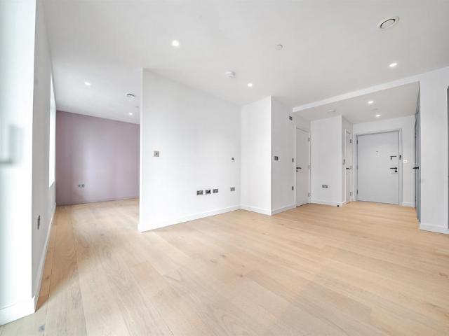 Flat for rent in Greenwich Peninsula, Cat Hill