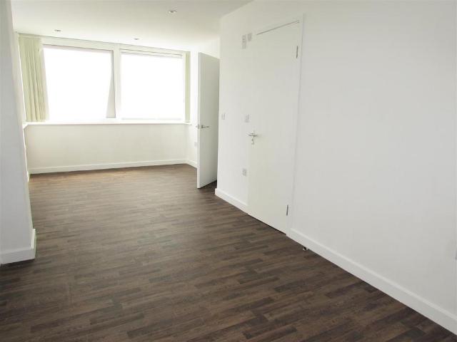 Flat for rent in Lansdowne, Springbourne