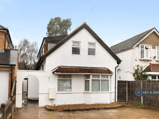 Flat for rent in Lower Halliford, Surrey