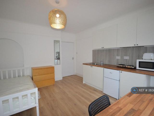 Flat for rent in Talbot Village, Bournemouth