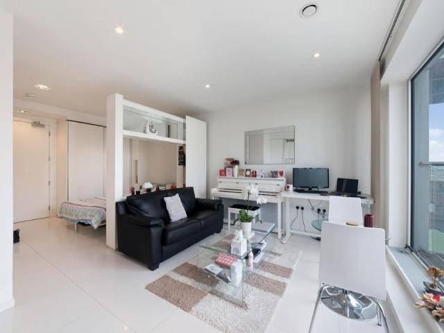 Studio for rent in Poplar Grove, Greater London
