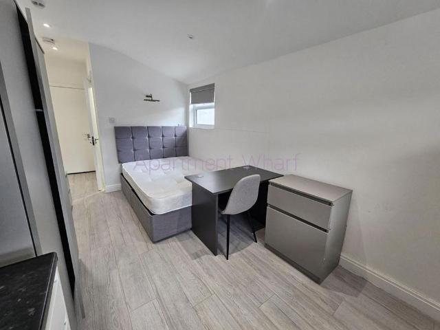 Studio for rent in Cann Hall, Greater London
