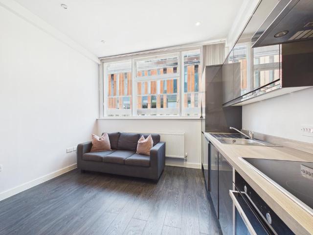 Flat for rent in Calderstones