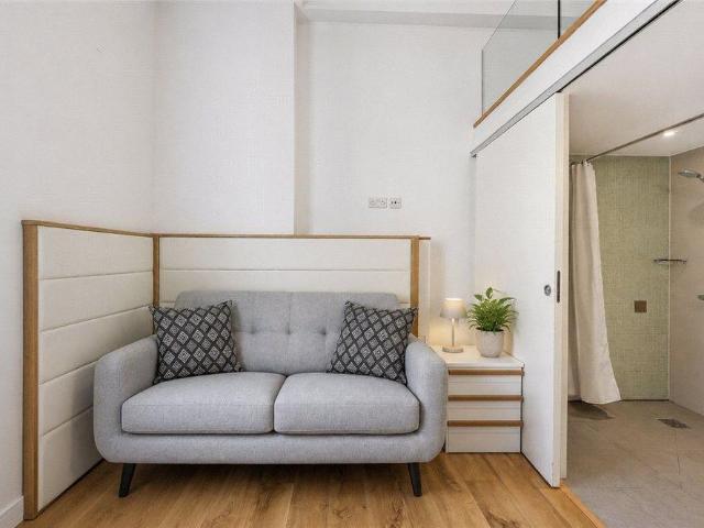 Studio for rent in Brompton, Greater London
