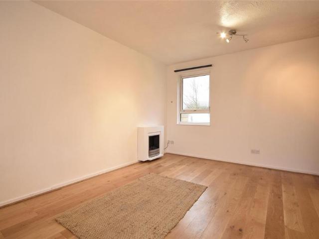 Studio for rent in Roundshaw, Greater London