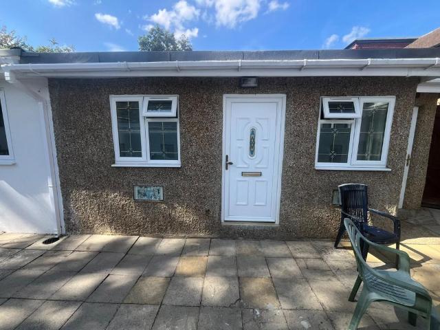 Flat for rent in London Borough of Ealing, Greater London