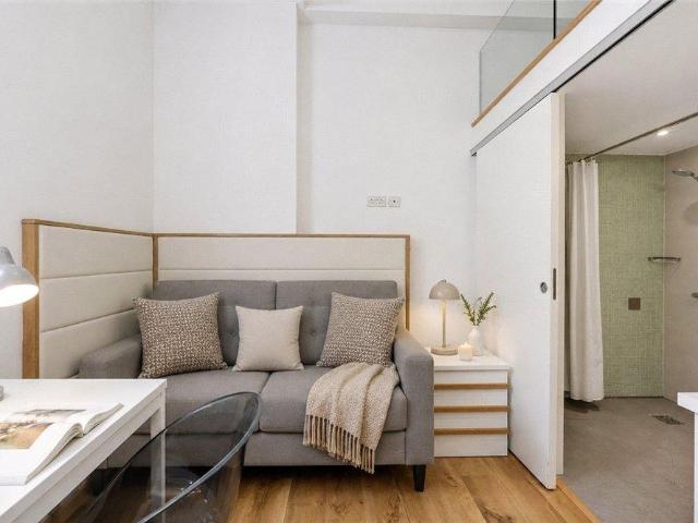 Studio for rent in Brompton, Greater London