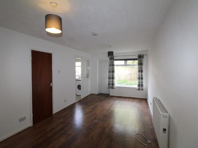 Studio for rent in Farsley, West Yorkshire