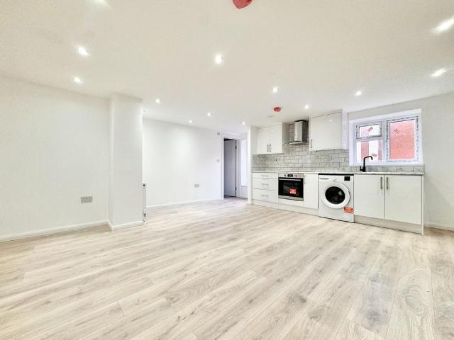 Studio for rent in Key Street, Suffolk
