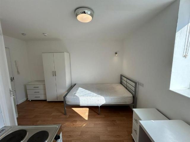 Studio for rent in West Cliff, Bournemouth
