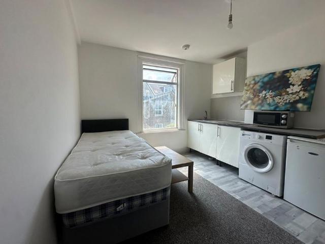 Studio for rent in London Borough of Brent, Greater London