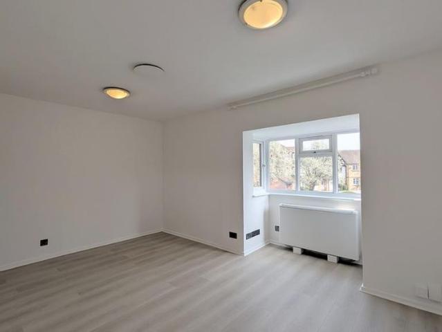 Studio for rent in London Borough of Hillingdon, Greater London