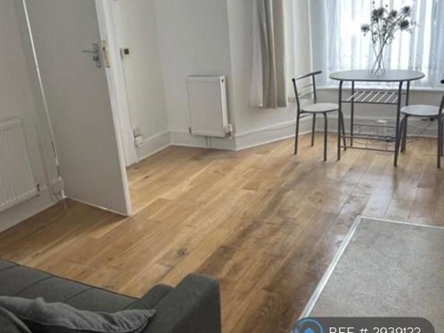 Studio for rent in Gants Hill, Greater London