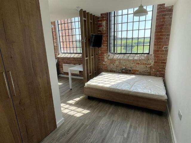 Studio for rent in Bare, Lancashire