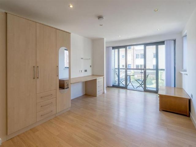 Studio for rent in Greenbank, Mount Wise