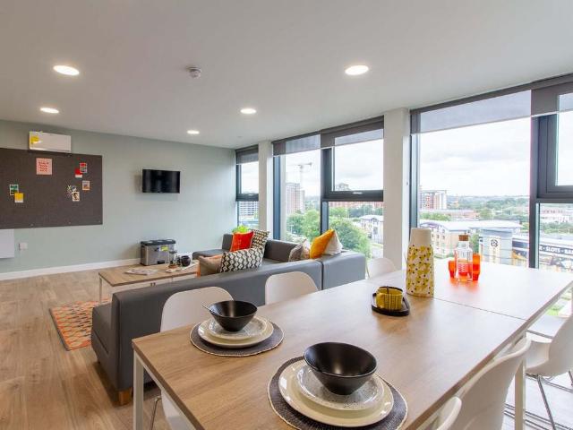 Studio for rent in Crossflatts, West Yorkshire