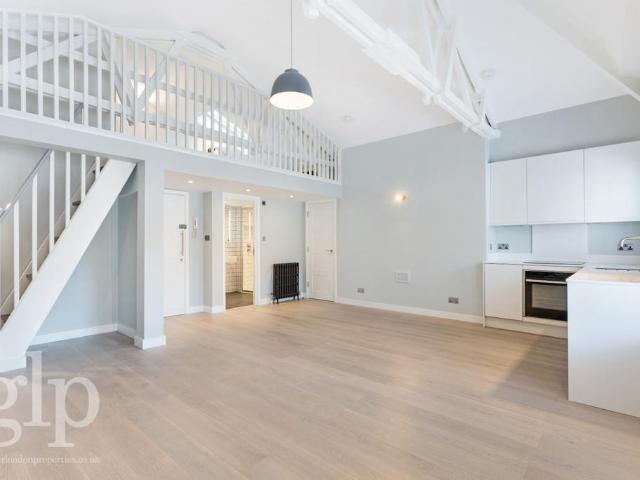 Flat for rent in Chinatown, Greater London