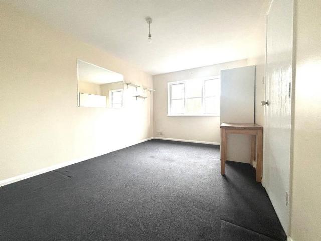 Studio for rent in Cowley, Greater London