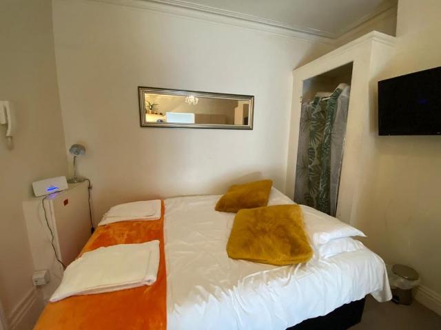 Studio for rent in Kemptown, Brighton & Hove