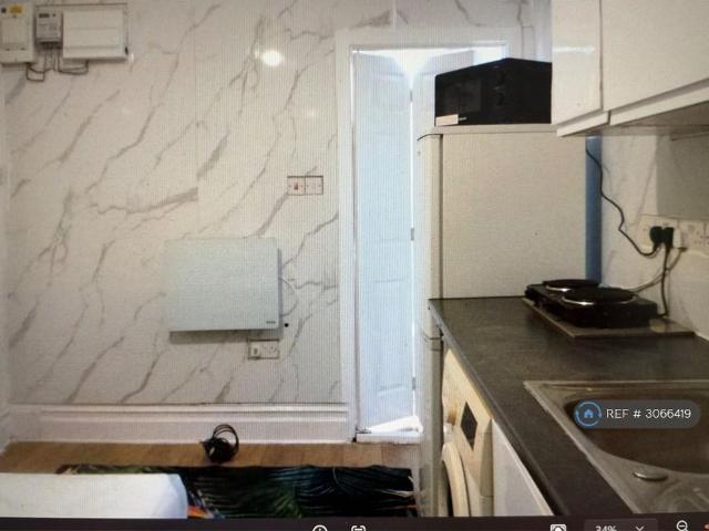 Studio for rent in Bury Park, Luton