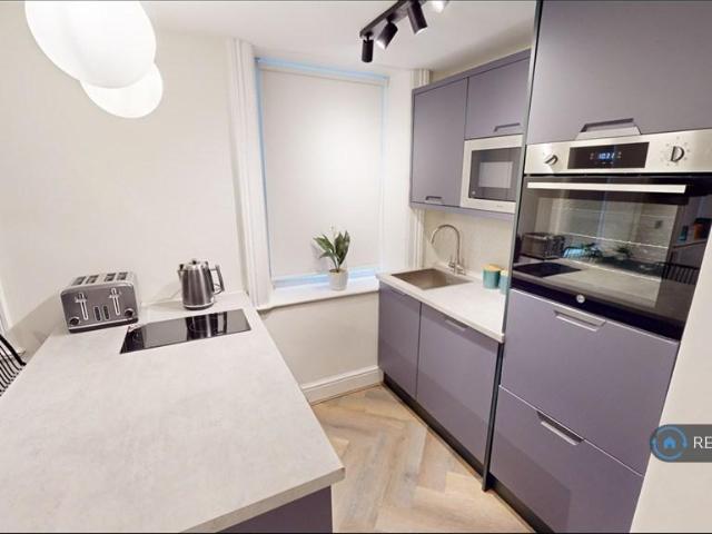 Flat for rent in Chinatown, Calderstones