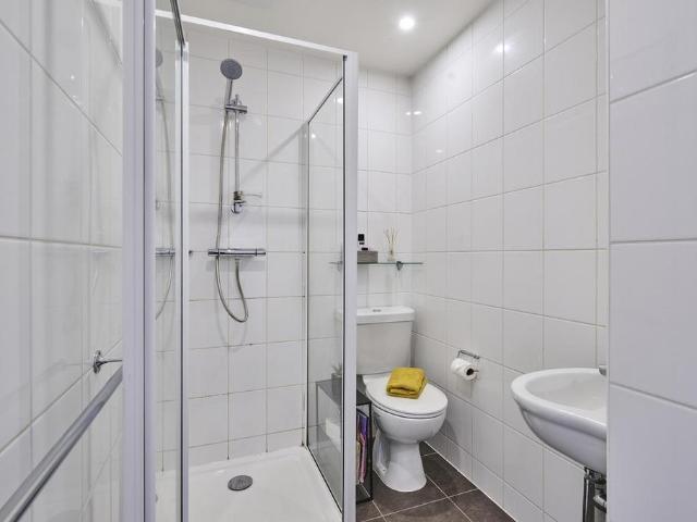Flat for rent in Bede Island, Old Wharf