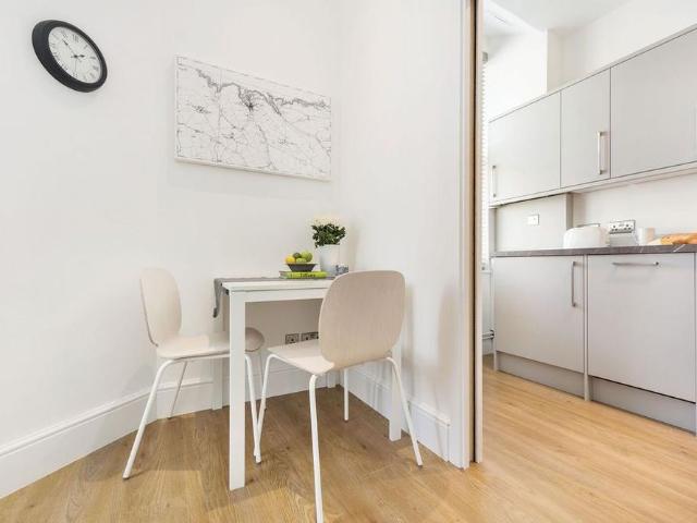 Studio for rent in Earl's Court, Greater London