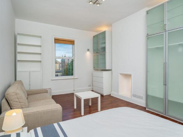 Studio for rent in London Borough of Merton, South Wimbledon