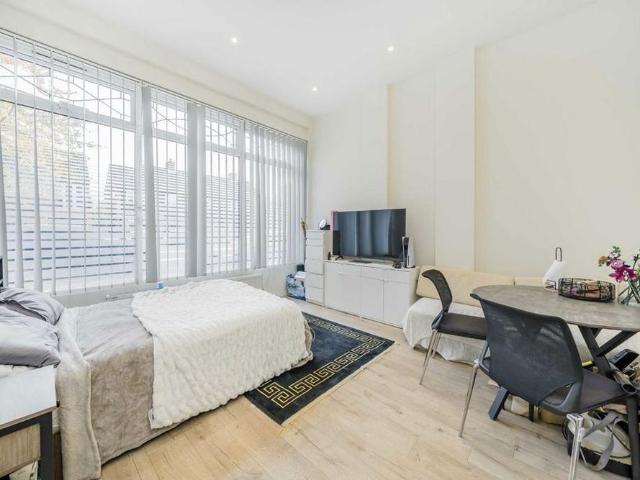 Studio for rent in Hampton Hill, Greater London