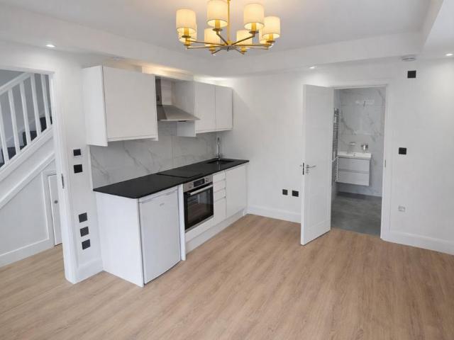 Flat for rent in Burnt Oak, Greater London