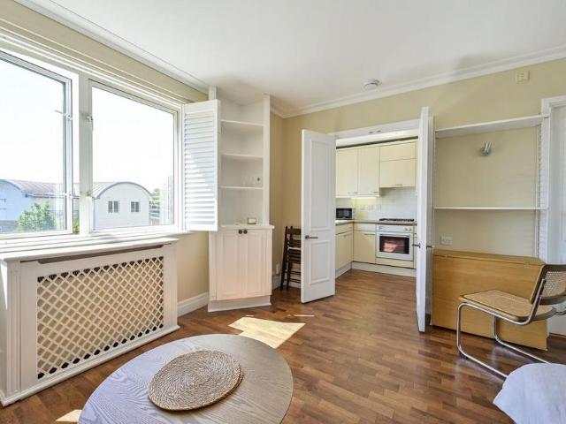 Studio for rent in Earlsfield, Greater London