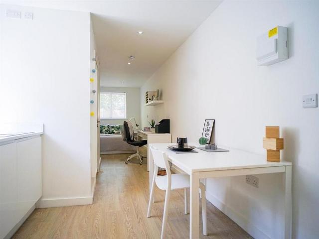 Studio for rent in Poolfields, Butterton