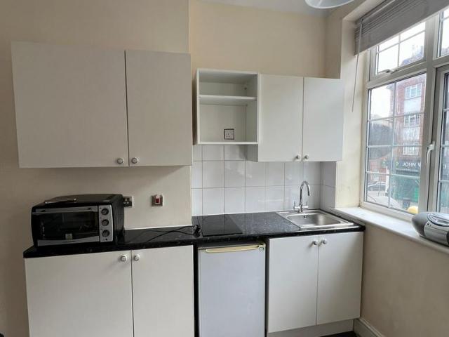 Flat for rent in Hendon Central, Cat Hill