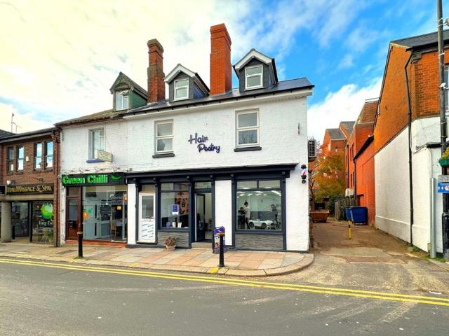 Flat for rent in Emmbrook, Wokingham