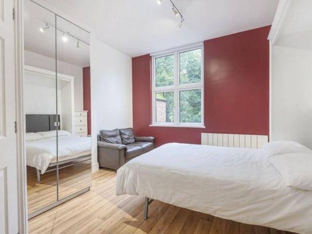 Studio for rent in West Midlands