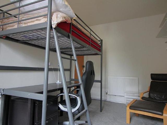 Studio for rent in Ewens Farm, Golden Valley