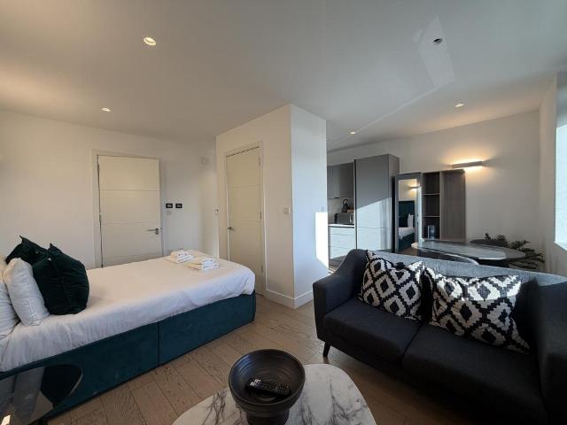 Flat for rent in London Borough of Hounslow, Spring Grove