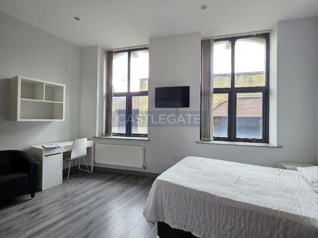 Studio for rent in Highfields, Huddersfield