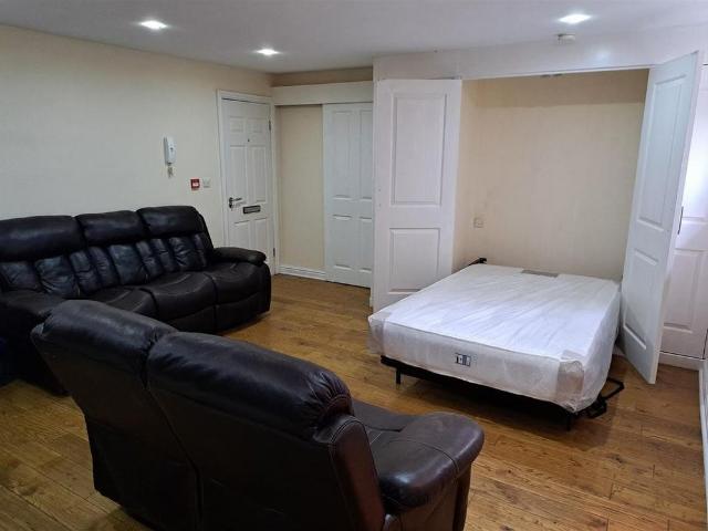 Studio for rent in Boothtown, Halifax