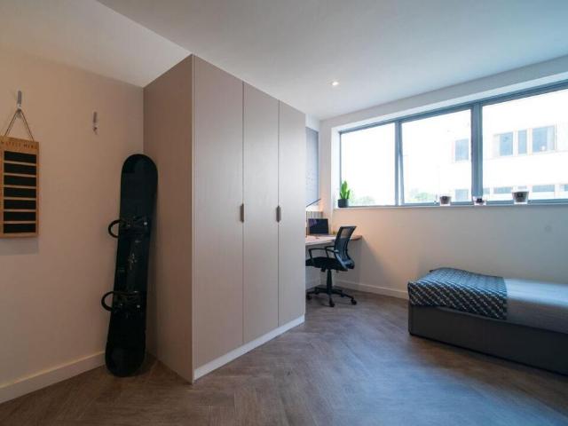 Studio for rent in Pennycomequick, Mount Wise