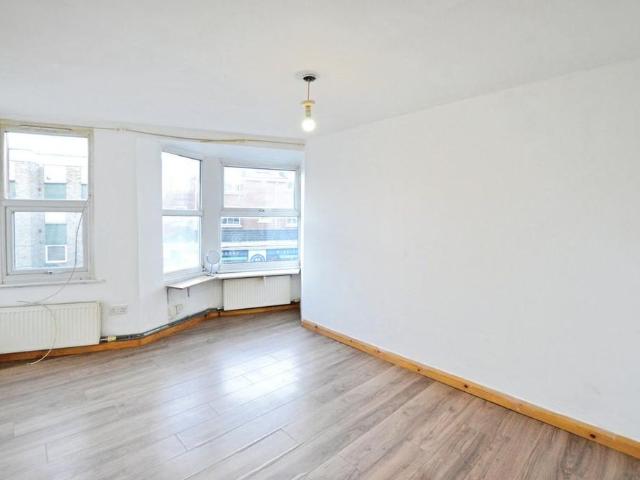 Studio for rent in St Albans, Five Acres
