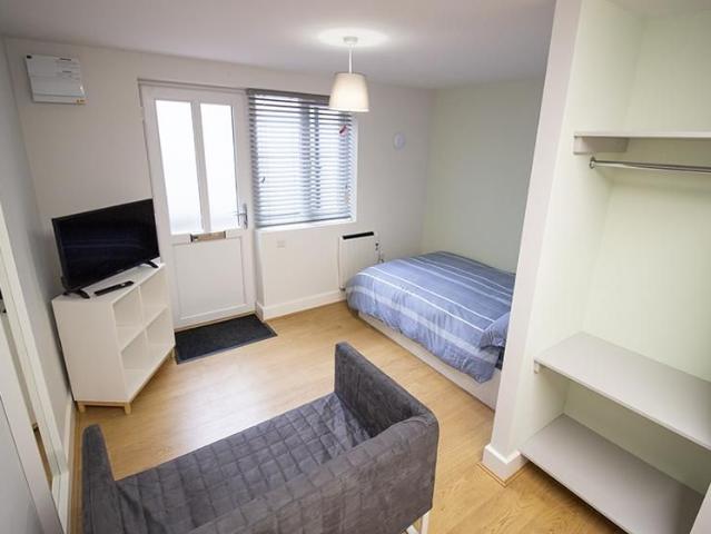 Studio for rent in Haddon, East Midlands